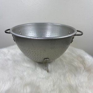Vintage WEAR EVER heavy duty Aluminum -Colander Strainer- Footed Model A-3123